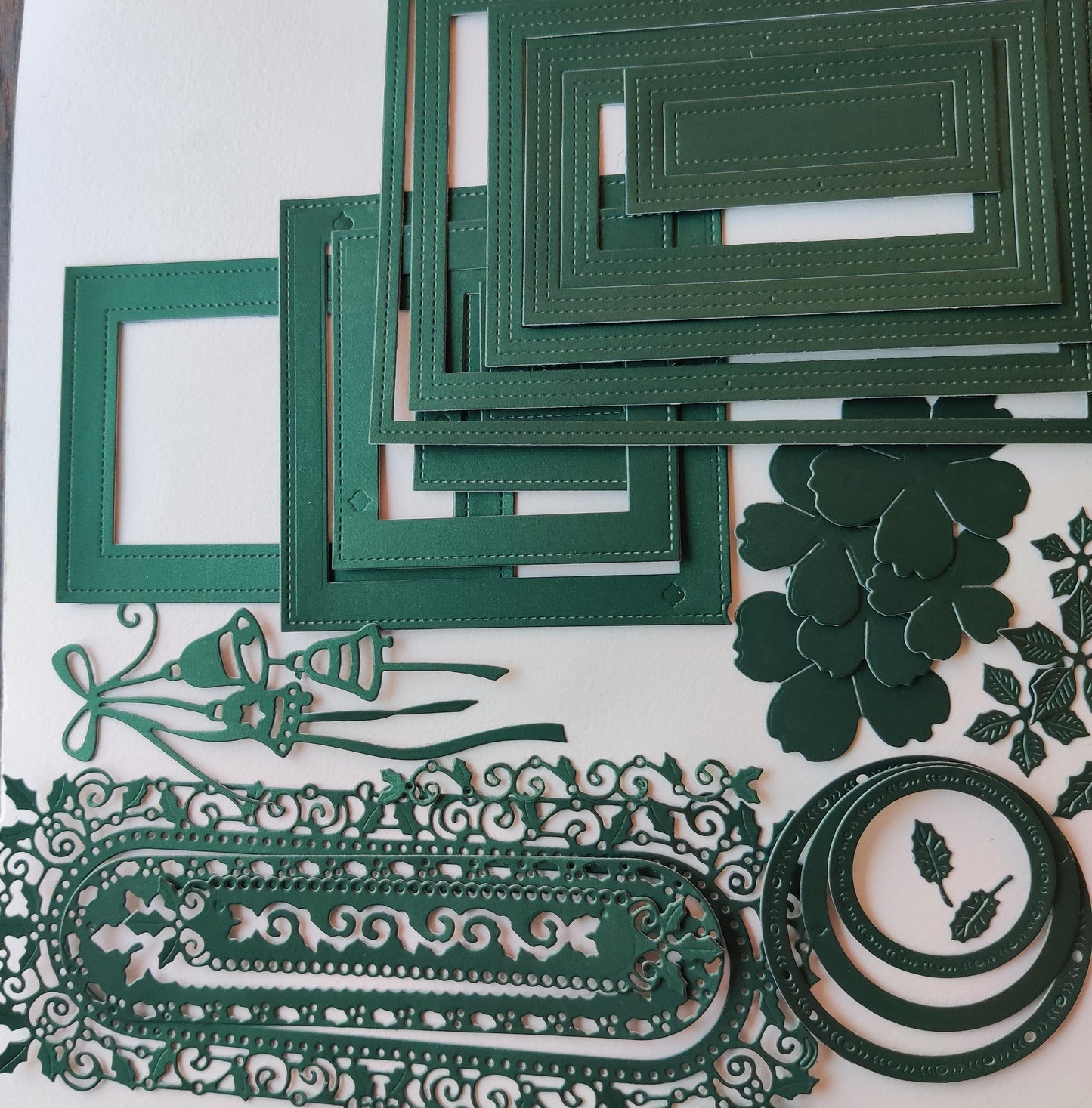 1 Pack, DIE cuts Christmas frames perle paper Precuts Pressed Flower Material Paper scrapbooking , Suitable For DIY Decoration Of Journals.