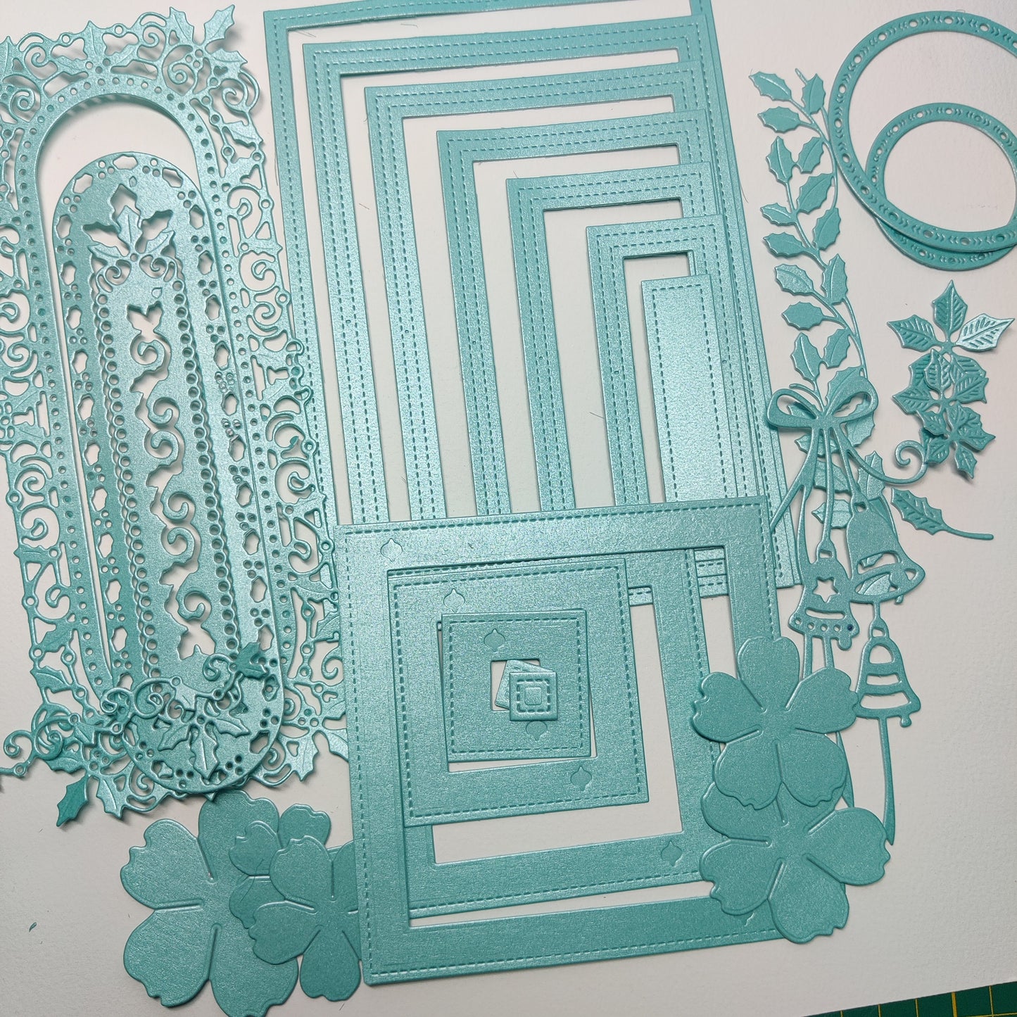 1 Pack, DIE cuts Christmas frames perle paper Precuts Pressed Flower Material Paper scrapbooking , Suitable For DIY Decoration Of Journals.