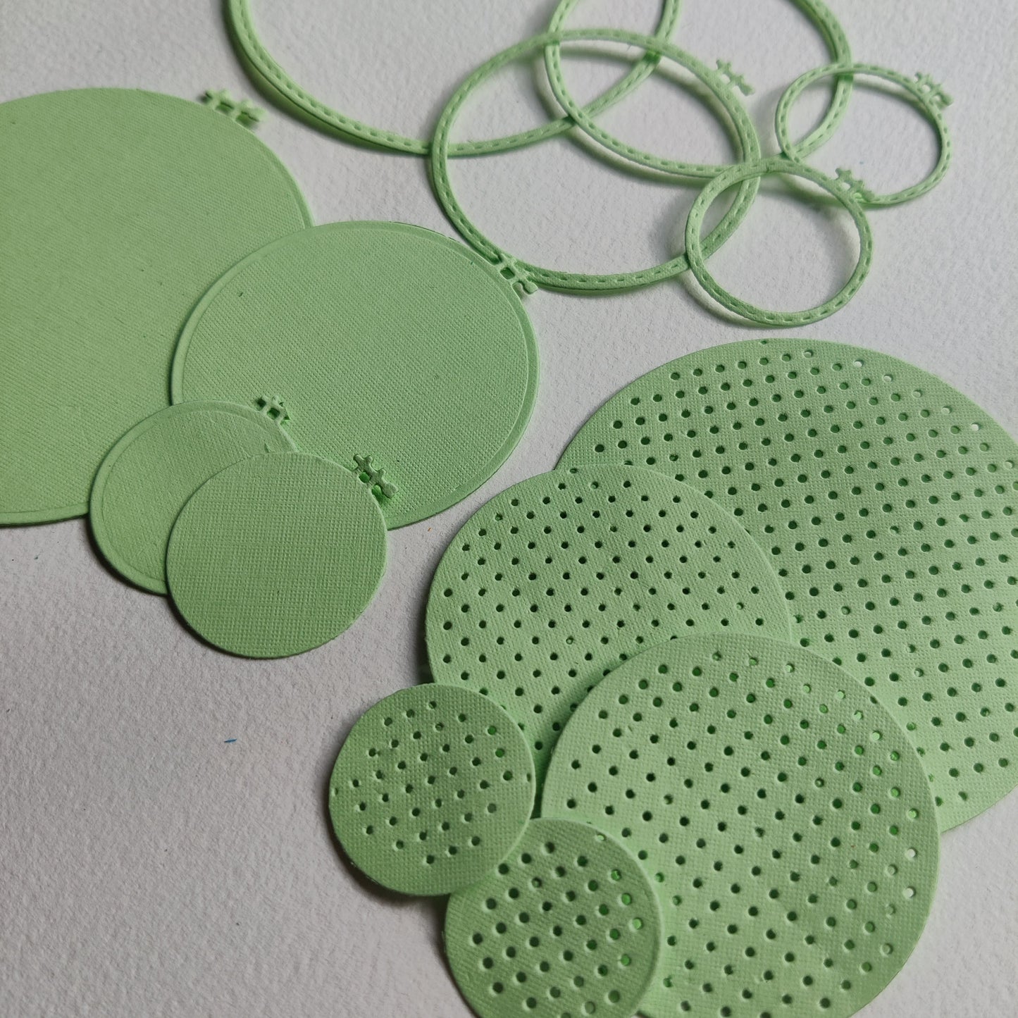 1 Pack, DIE cuts frames paper Precuts Pressed Flower Material Paper scrapbooking , Suitable For DIY Decoration Of Journals, Journaling.