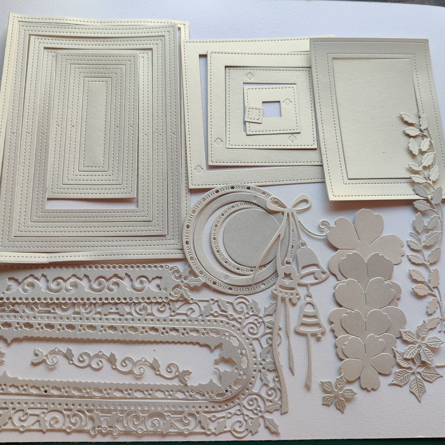 1 Pack, DIE cuts Christmas frames perle paper Precuts Pressed Flower Material Paper scrapbooking , Suitable For DIY Decoration Of Journals.