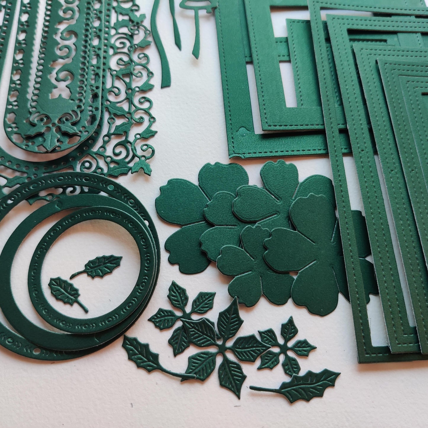 1 Pack, DIE cuts Christmas frames perle paper Precuts Pressed Flower Material Paper scrapbooking , Suitable For DIY Decoration Of Journals.